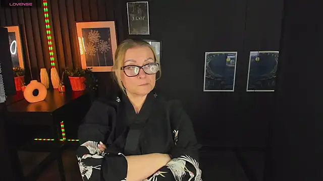 Snapshot of AlexandraKind chatting on March 5, 2025, 2:46 am AlexandraKind online show from March 5, 2025, 2:46 am
