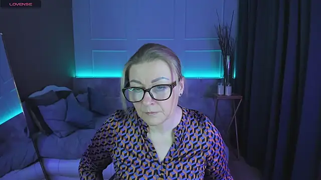 Snapshot of AlexandraKind chatting on February 24, 2025, 8:36 pm AlexandraKind online show from February 24, 2025, 8:36 pm