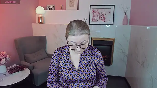 Snapshot of AlexandraKind chatting on February 25, 2025, 12:27 pm AlexandraKind online show from February 25, 2025, 12:27 pm
