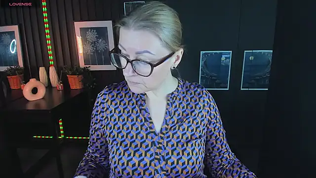 Snapshot of AlexandraKind chatting on March 5, 2025, 6:01 am AlexandraKind online show from March 5, 2025, 6:01 am