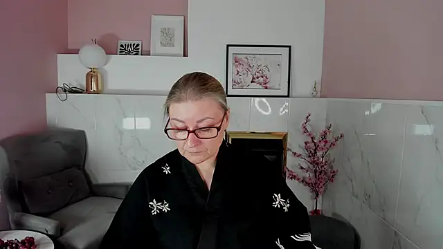 Snapshot of AlexandraKind chatting on October 4, 2025, 1:45 pm AlexandraKind online show from October 4, 2025, 1:45 pm