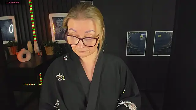 Snapshot of AlexandraKind chatting on March 4, 2025, 11:43 pm AlexandraKind online show from March 4, 2025, 11:43 pm