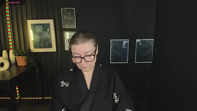 Snapshot of AlexandraKind chatting on March 7, 2025, 12:04 am AlexandraKind online show from March 7, 2025, 12:04 am