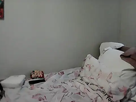 Snapshot of housewife_shantie chatting on April 17, 2026, 11:57 am housewife shantie online show from April 17, 2026, 11:57 am