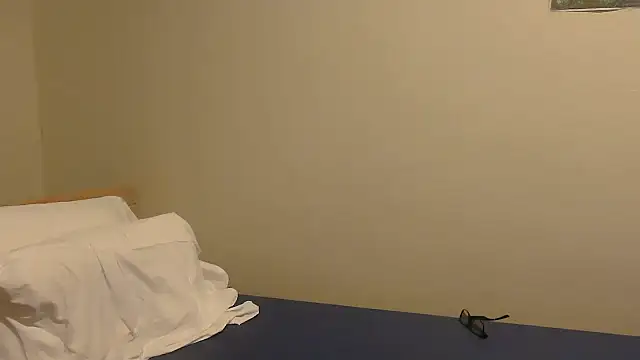 Snapshot of housewife_shantie chatting on October 19, 2025, 7:33 am housewife shantie online show from October 19, 2025, 7:33 am