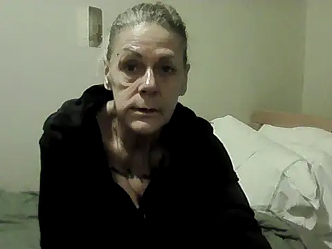 Snapshot of housewife_shantie chatting on February 3, 2026, 7:46 am housewife shantie online show from February 3, 2026, 7:46 am