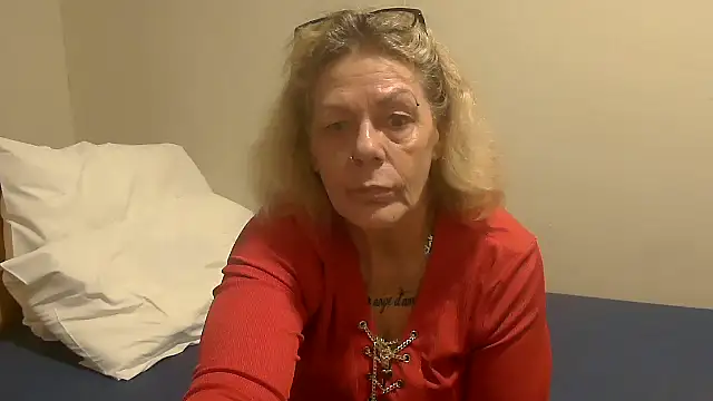 Snapshot of housewife_shantie chatting on October 11, 2025, 3:46 pm housewife shantie online show from October 11, 2025, 3:46 pm