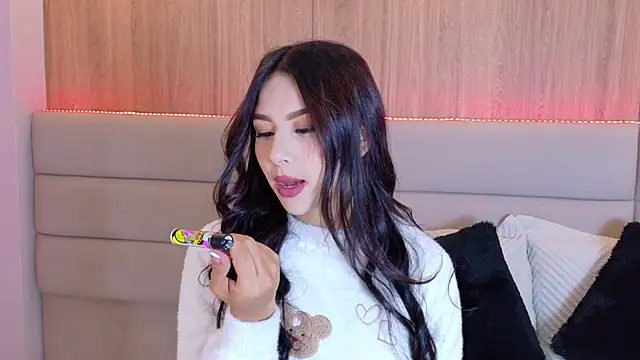 EymiCuper online show from November 28, 2025, 9:15 pm