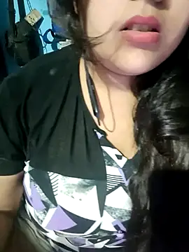 Love-Veronica online show from May 13, 2026, 6:26 pm