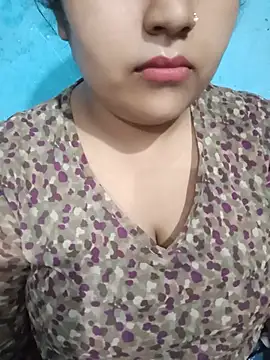 Snapshot of Love-Veronica chatting on August 4, 2026, 5:17 pm Love-Veronica online show from August 4, 2026, 5:17 pm