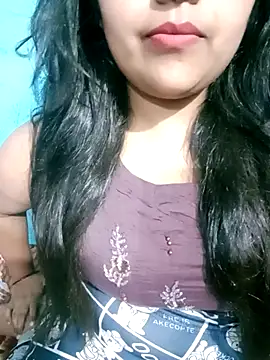 Love-Veronica online show from May 12, 2026, 6:03 pm