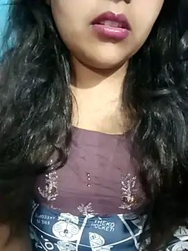 Love-Veronica online show from May 10, 2026, 6:32 pm