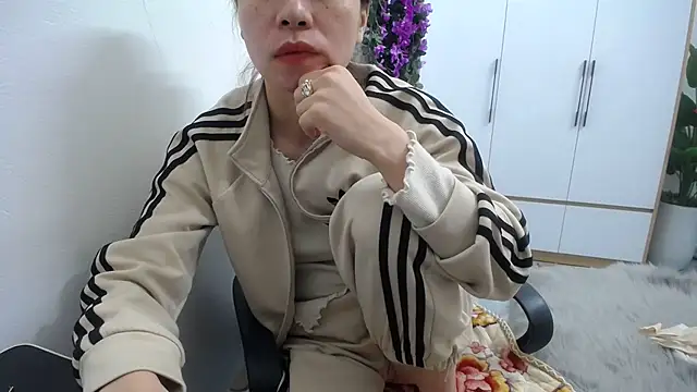 Snapshot of HotQueen chatting on March 8, 2025, 12:52 pm HotQueen online show from March 8, 2025, 12:52 pm