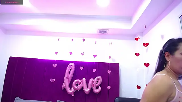 Snapshot of Kylee28 chatting on February 14, 2025, 8:05 pm Kylee28 online show from February 14, 2025, 8:05 pm