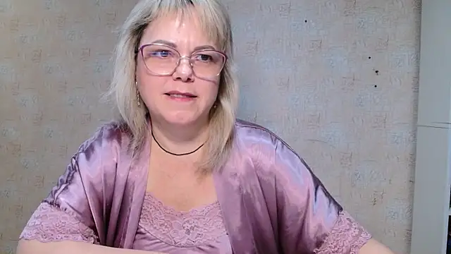 sweetsunset11 online show from January 12, 2026, 3:57 am