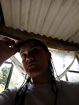 Snapshot of laura_arias018 chatting on February 25, 2026, 3:23 pm laura arias018 online show from February 25, 2026, 3:23 pm