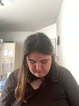 hotiee online show from March 10, 2025, 1:43 pm