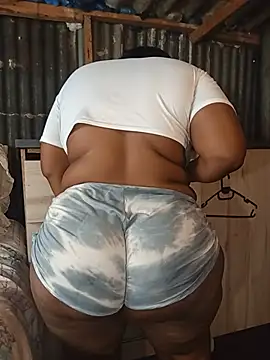 curvyloneah75 online show from May 28, 2026, 6:54 am