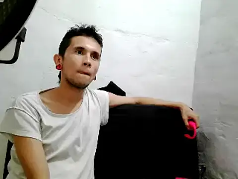 Snapshot of tonyallhurts chatting on May 20, 2026, 4:37 pm tonyallhurts online show from May 20, 2026, 4:37 pm