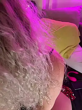 CurvyAnonymousGirl89 online show from October 3, 2025, 5:53 am