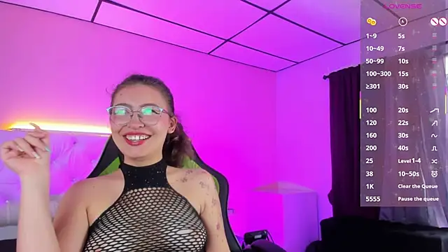 Snapshot of mariie_tayy chatting on September 17, 2025, 8:00 pm mariie tayy online show from September 17, 2025, 8:00 pm