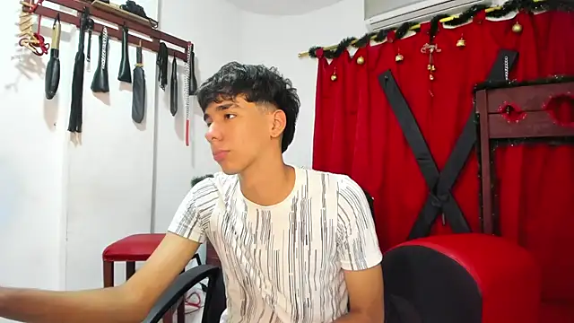 Snapshot of Harry_LatinBoy chatting on December 17, 2024, 11:05 pm Harry LatinBoy online show from December 17, 2024, 11:05 pm