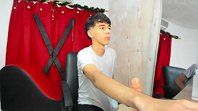 Snapshot of Harry_LatinBoy chatting on December 14, 2024, 11:23 pm Harry LatinBoy online show from December 14, 2024, 11:23 pm