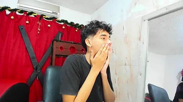 Snapshot of Harry_LatinBoy chatting on December 19, 2024, 7:29 pm Harry LatinBoy online show from December 19, 2024, 7:29 pm