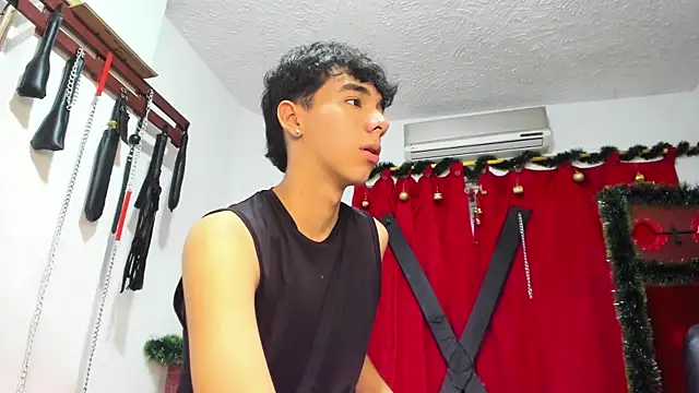 Snapshot of Harry_LatinBoy chatting on December 6, 2024, 8:34 pm Harry LatinBoy online show from December 6, 2024, 8:34 pm