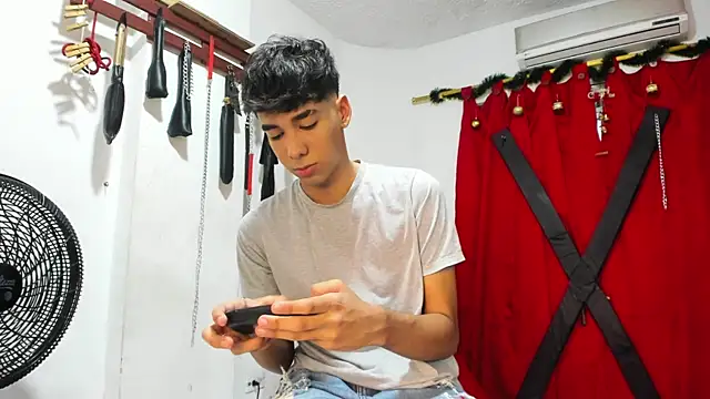 Snapshot of Harry_LatinBoy chatting on December 8, 2024, 7:54 pm Harry LatinBoy online show from December 8, 2024, 7:54 pm