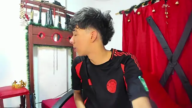 Snapshot of Harry_LatinBoy chatting on December 16, 2024, 7:32 pm Harry LatinBoy online show from December 16, 2024, 7:32 pm