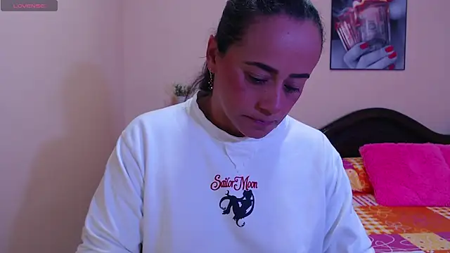 sara florez1 online show from January 13, 2026, 12:09 pm