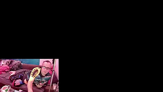 Snapshot of Manfred1012 chatting on November 9, 2025, 5:44 am Manfred1012 online show from November 9, 2025, 5:44 am