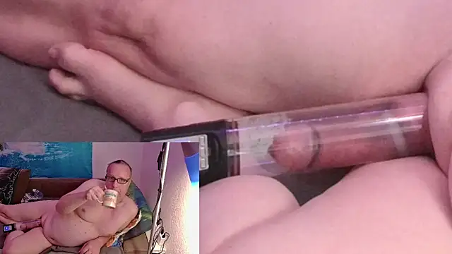 Snapshot of Manfred1012 chatting on October 13, 2025, 3:41 am Manfred1012 online show from October 13, 2025, 3:41 am