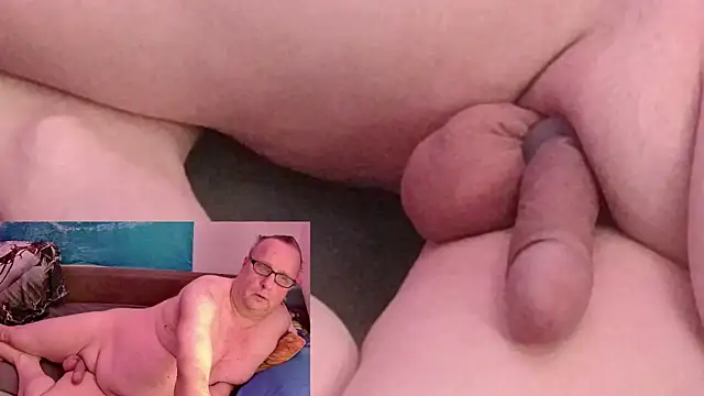 Snapshot of Manfred1012 chatting on October 24, 2025, 2:43 am Manfred1012 online show from October 24, 2025, 2:43 am