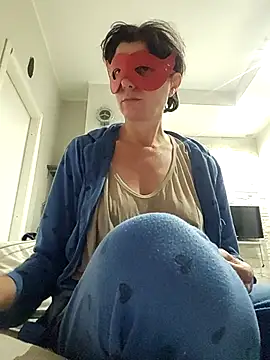 Vagabondainnamorata online show from December 4, 2025, 4:33 am