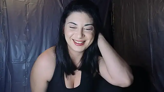 Snapshot of KinkyZarah chatting on February 4, 2025, 2:10 pm KinkyZarah online show from February 4, 2025, 2:10 pm