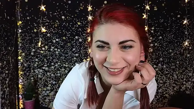 Snapshot of KinkyZarah chatting on December 9, 2024, 10:20 pm KinkyZarah online show from December 9, 2024, 10:20 pm