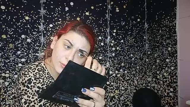 Snapshot of KinkyZarah chatting on January 5, 2025, 10:40 pm KinkyZarah online show from January 5, 2025, 10:40 pm