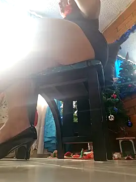 Snapshot of Scarlett45_ chatting on December 16, 2025, 8:02 pm Scarlett45 online show from December 16, 2025, 8:02 pm