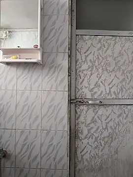 surabhi09 online show from November 8, 2025, 7:12 am