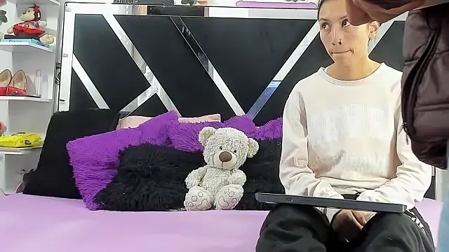 Snapshot of abby_eemily chatting on October 8, 2025, 12:07 pm abby eemily online show from October 8, 2025, 12:07 pm