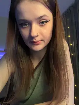 Snapshot of goddes_mileena chatting on December 17, 2024, 12:01 am goddes mileena online show from December 17, 2024, 12:01 am