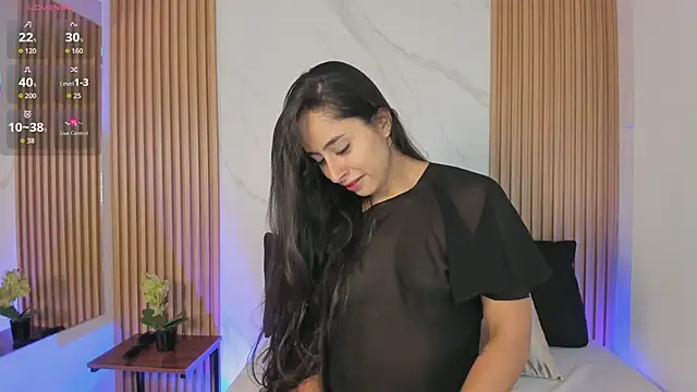 Julia Martinez  online show from April 10, 2026, 11:39 am