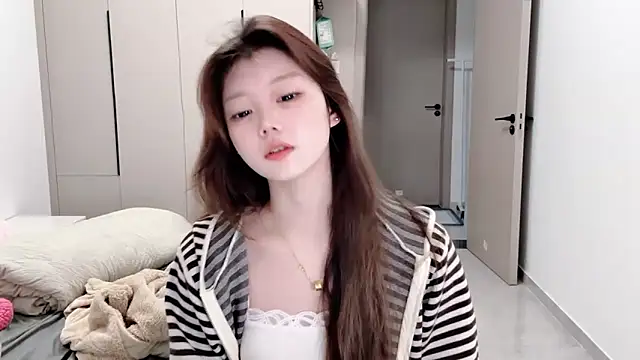 yangyang-1115 online show from October 9, 2025, 4:57 am