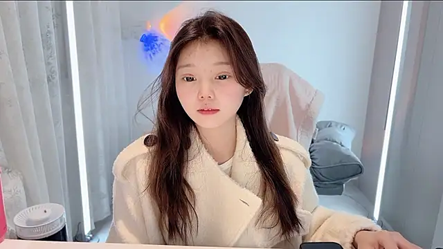 yangyang-1115 online show from November 29, 2025, 4:56 am