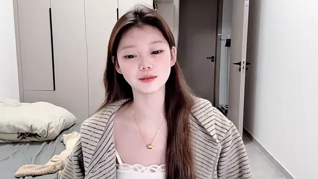 yangyang-1115 online show from October 17, 2025, 5:11 am