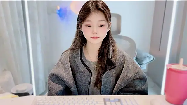 yangyang-1115 online show from November 28, 2025, 3:50 am