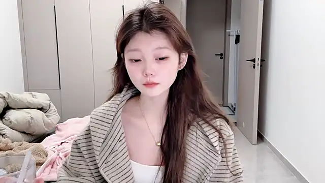 yangyang-1115 online show from October 10, 2025, 4:35 am