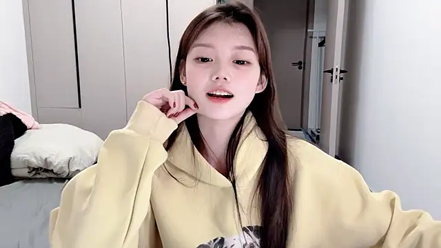 yangyang-1115 online show from October 18, 2025, 4:42 pm